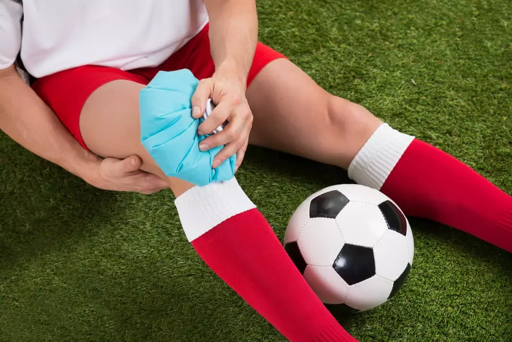 膝関節の下が痛む