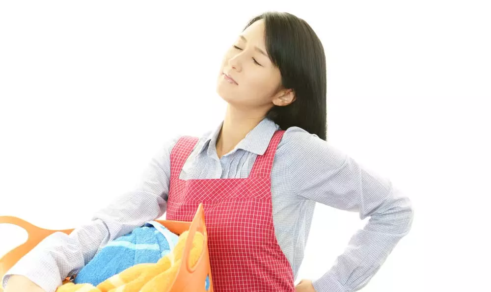 腰椎すべり症の女性